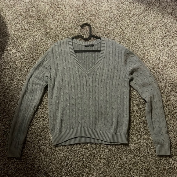 Brandy Melville Sweaters - NEVER WORN BRANDY MELVILLE knit SWEATER in size M, in great condition